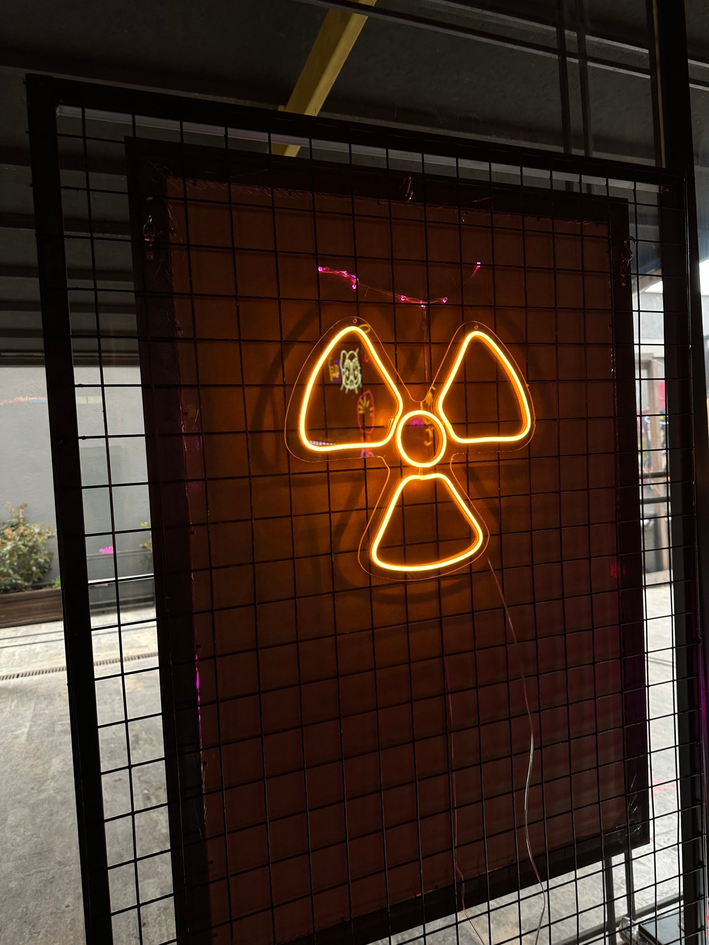Nuclear Symbol Neon Dekor