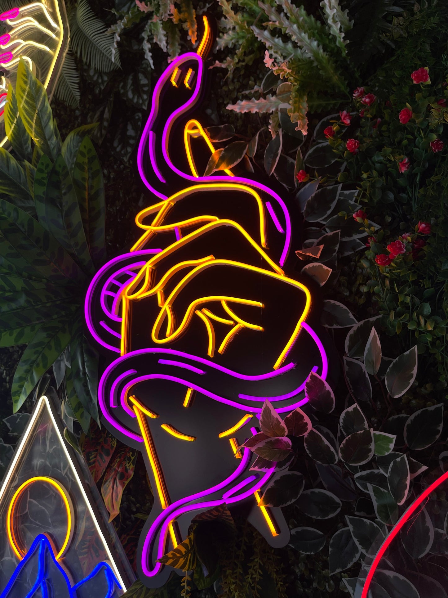 Hand With Snake Neon Dekor