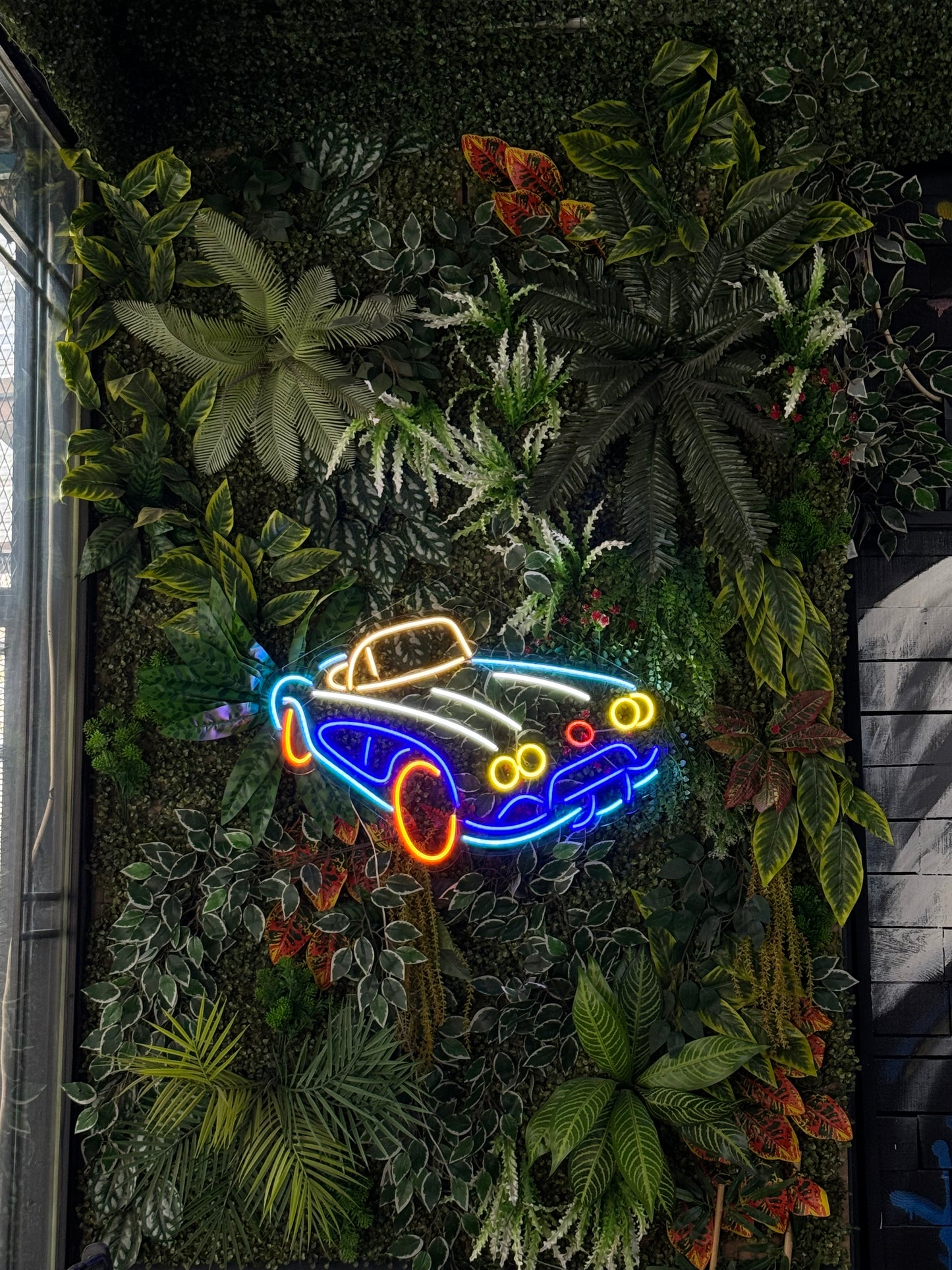 Vintage - Retro Otomobil Şekilli Neon Tabela