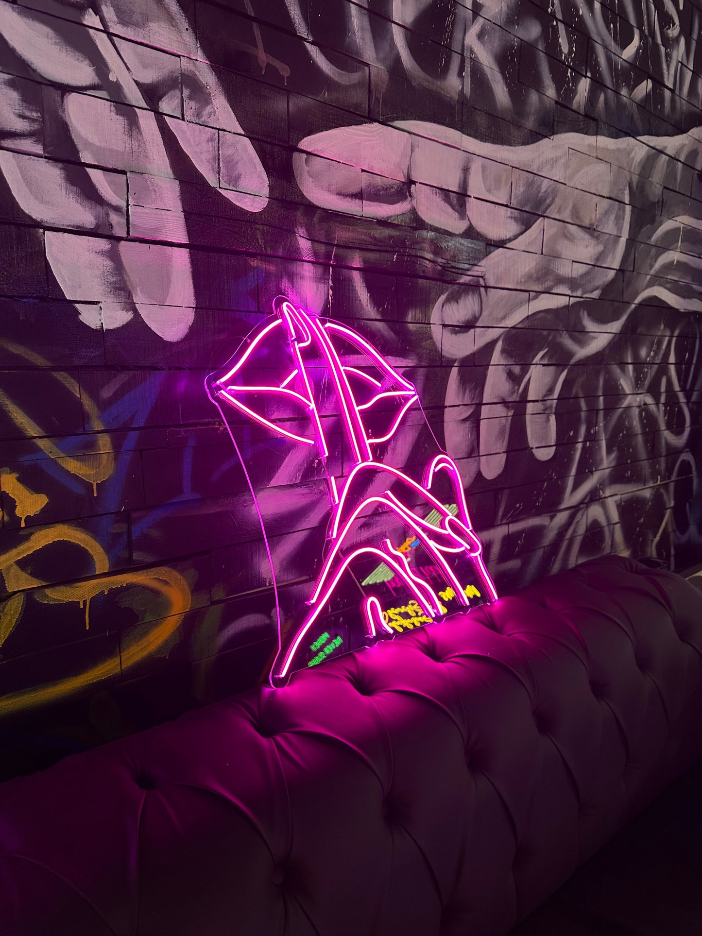 Silent Gesture Neon Duvar Dekoru