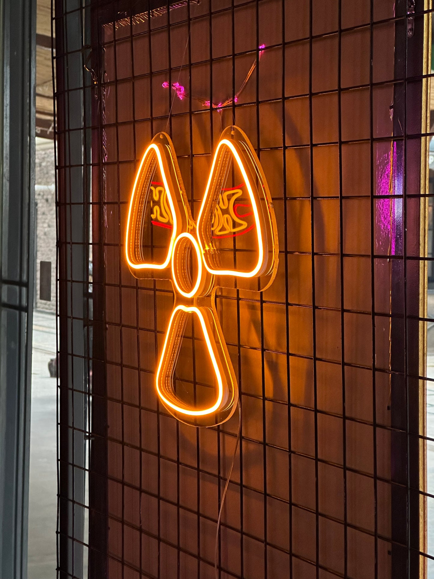 Nuclear Symbol Neon Dekor