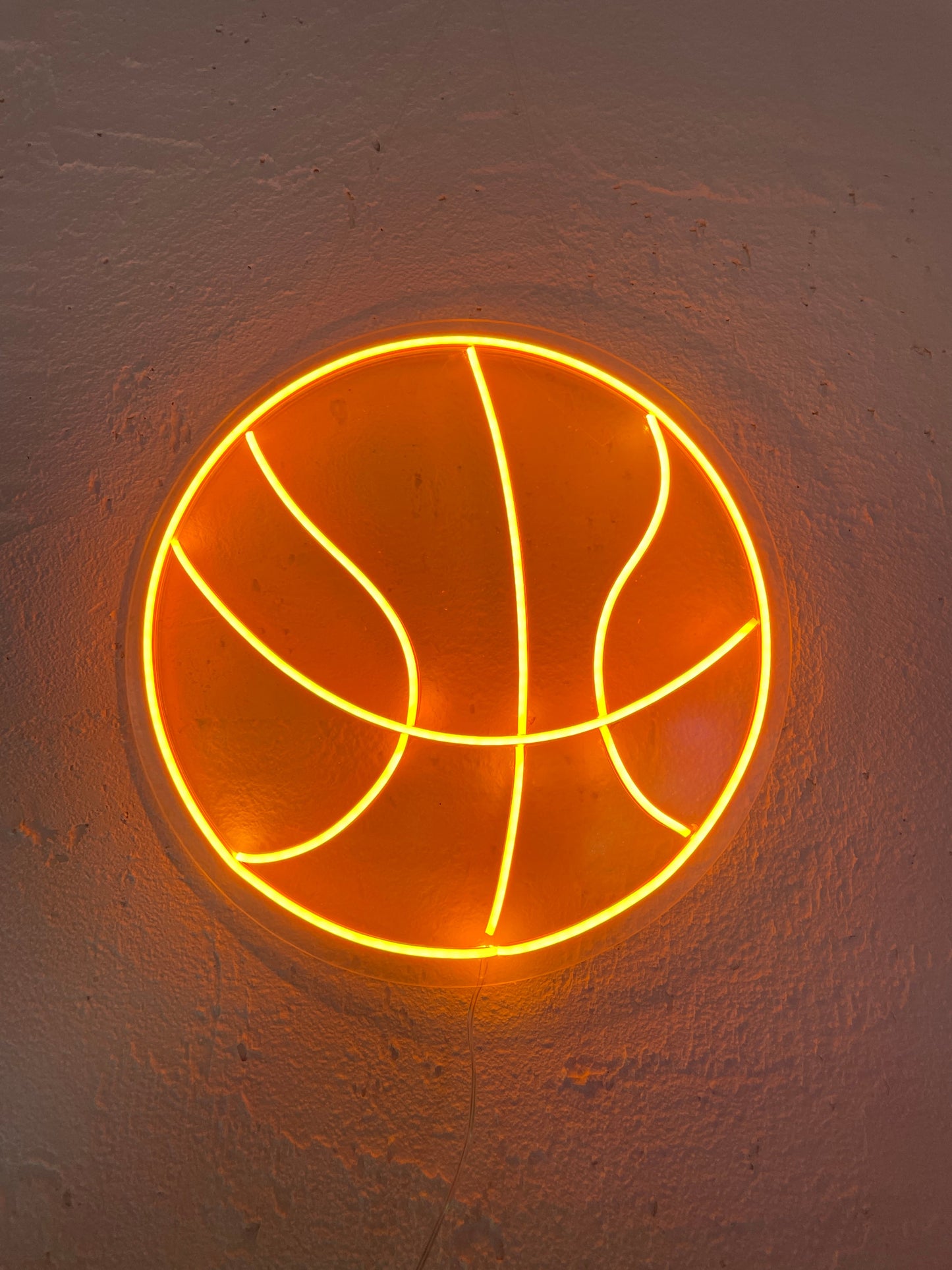 Courtside Glow Neon Basketball Dekor