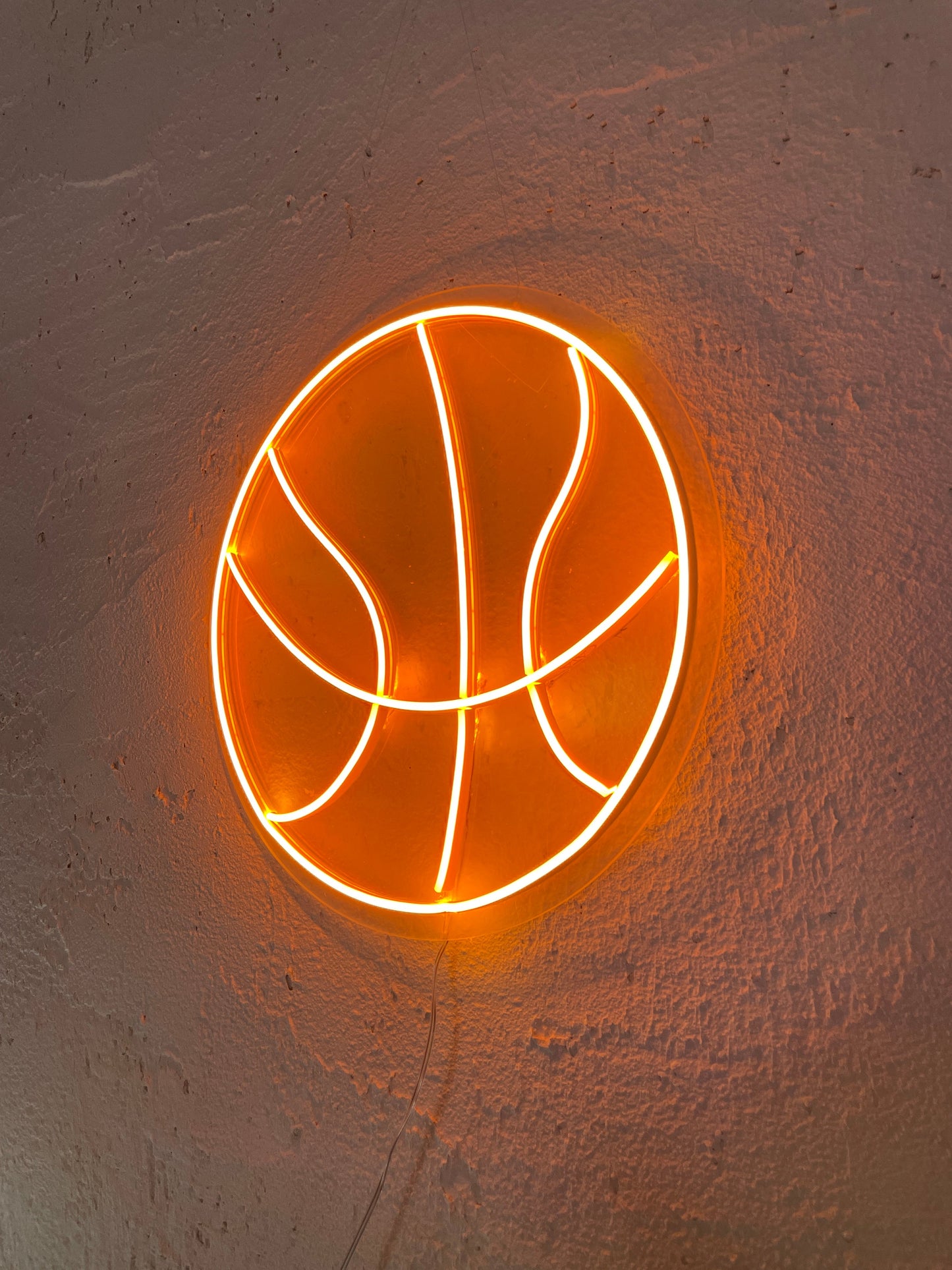 Courtside Glow Neon Basketball Dekor