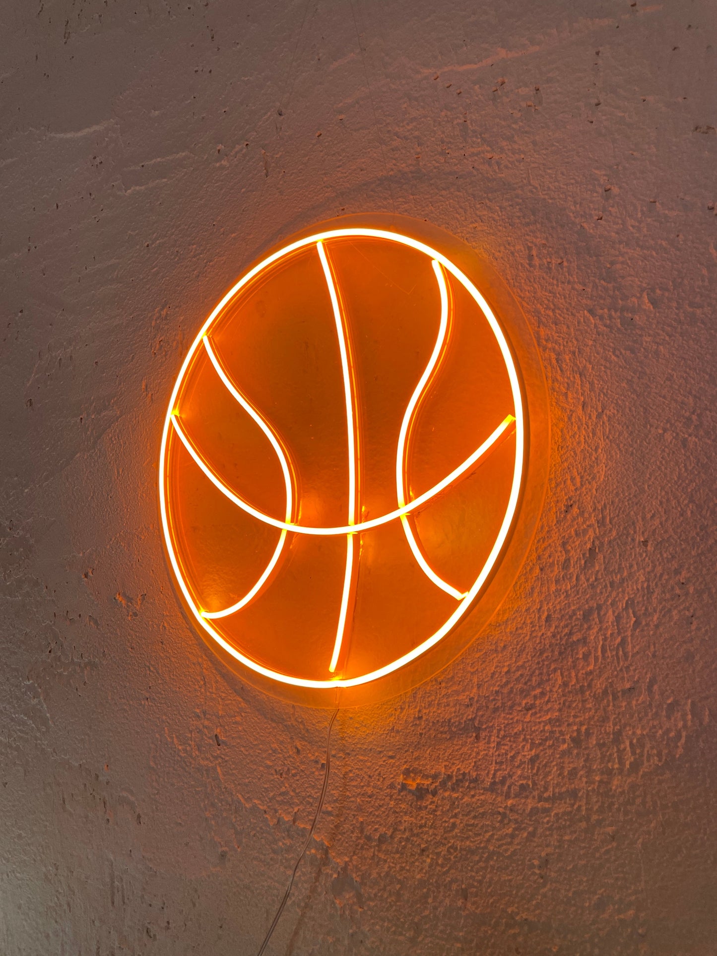Courtside Glow Neon Basketball Dekor