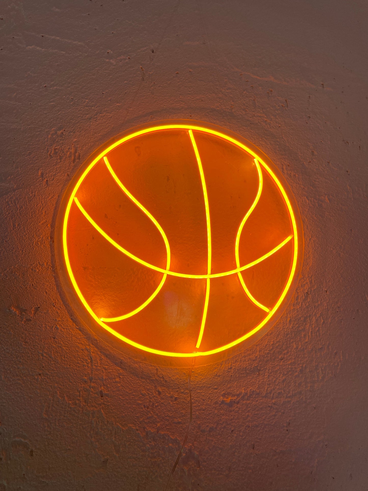 Courtside Glow Neon Basketball Dekor