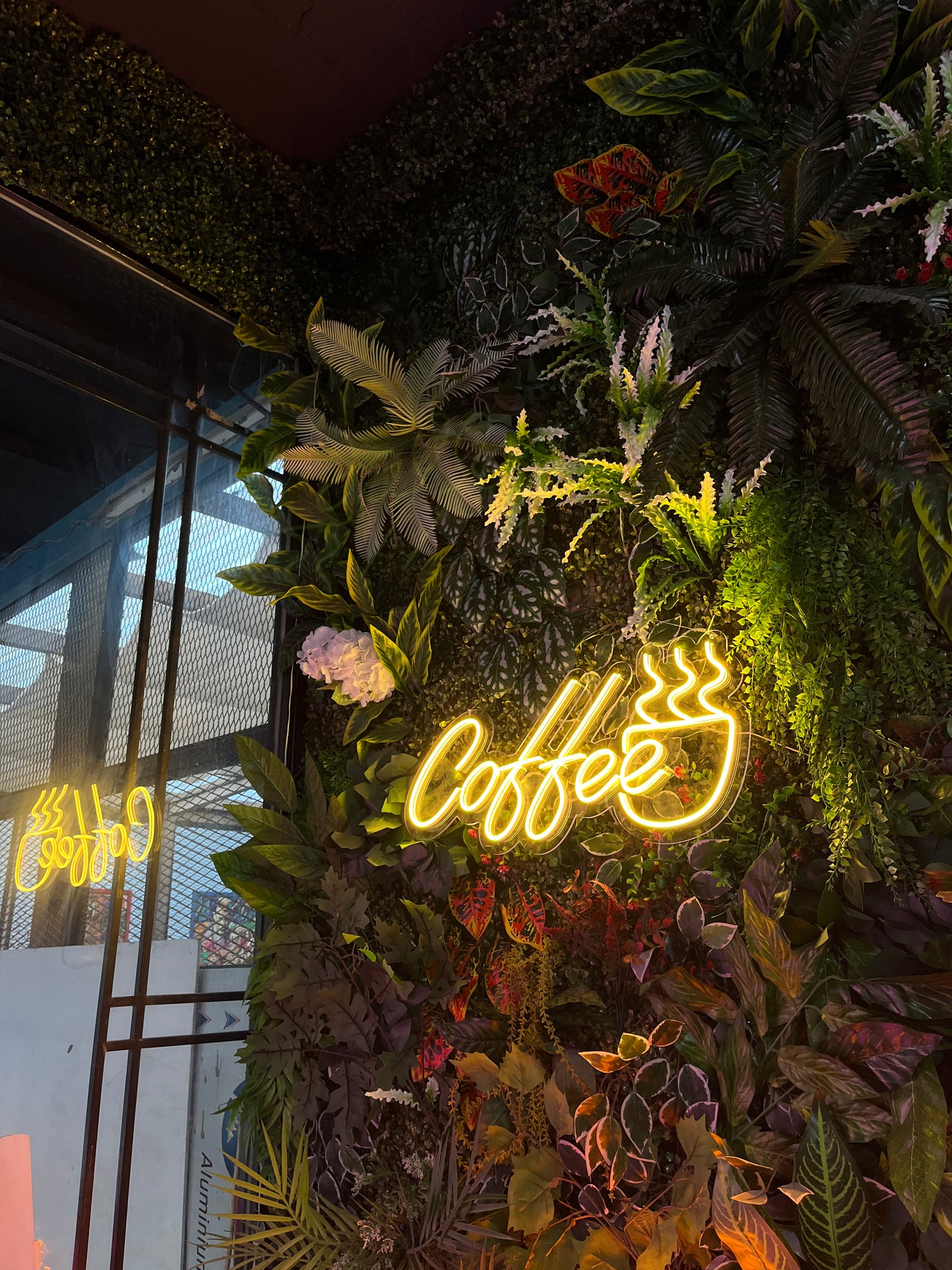 Coffee Neon Yazı