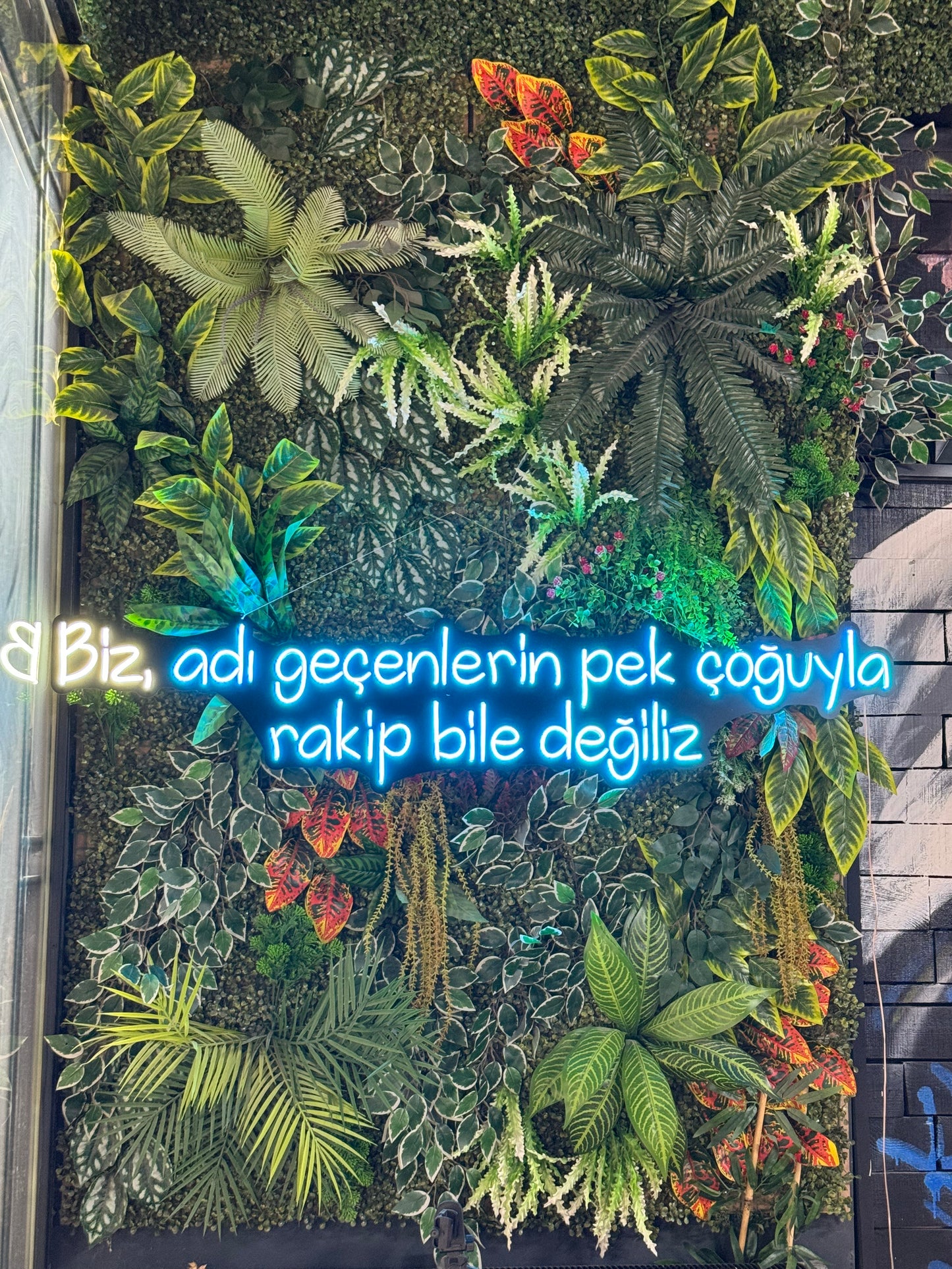 Biz, Adı Geçenlerin Pek Çoğuyla Rakip Bile Değiliz - Özel Tasarım Neon Tabela