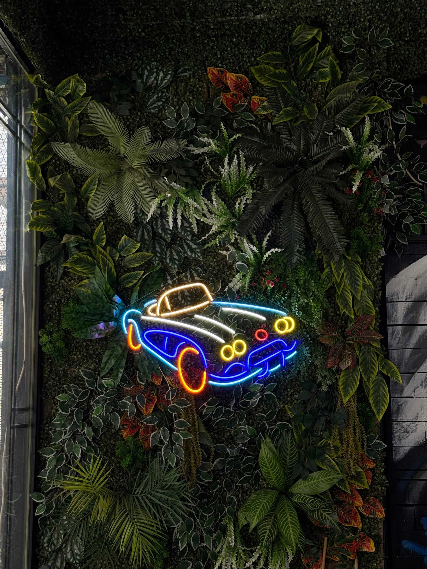 Vintage - Retro Otomobil Şekilli Neon Tabela