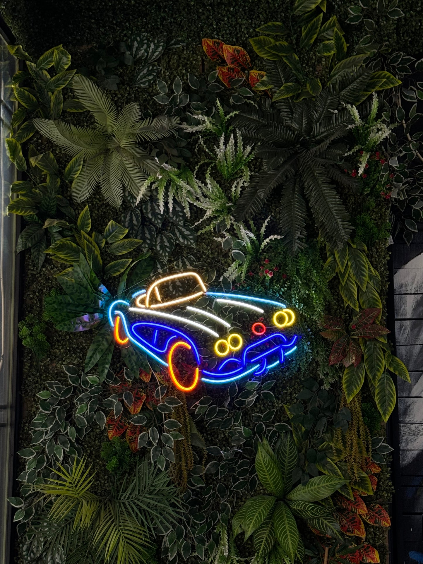 Vintage - Retro Otomobil Şekilli Neon Tabela