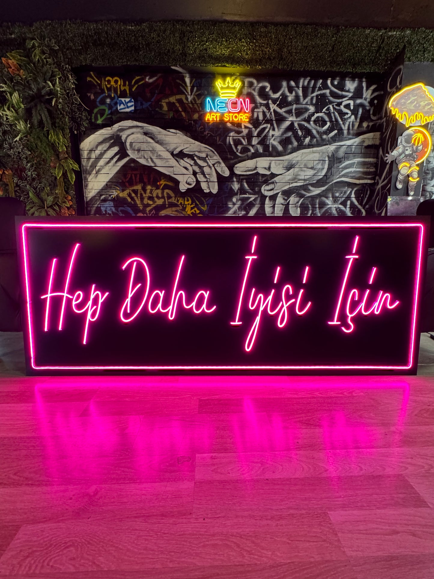 Hep Daha İyisi İçin - Neon Tabela