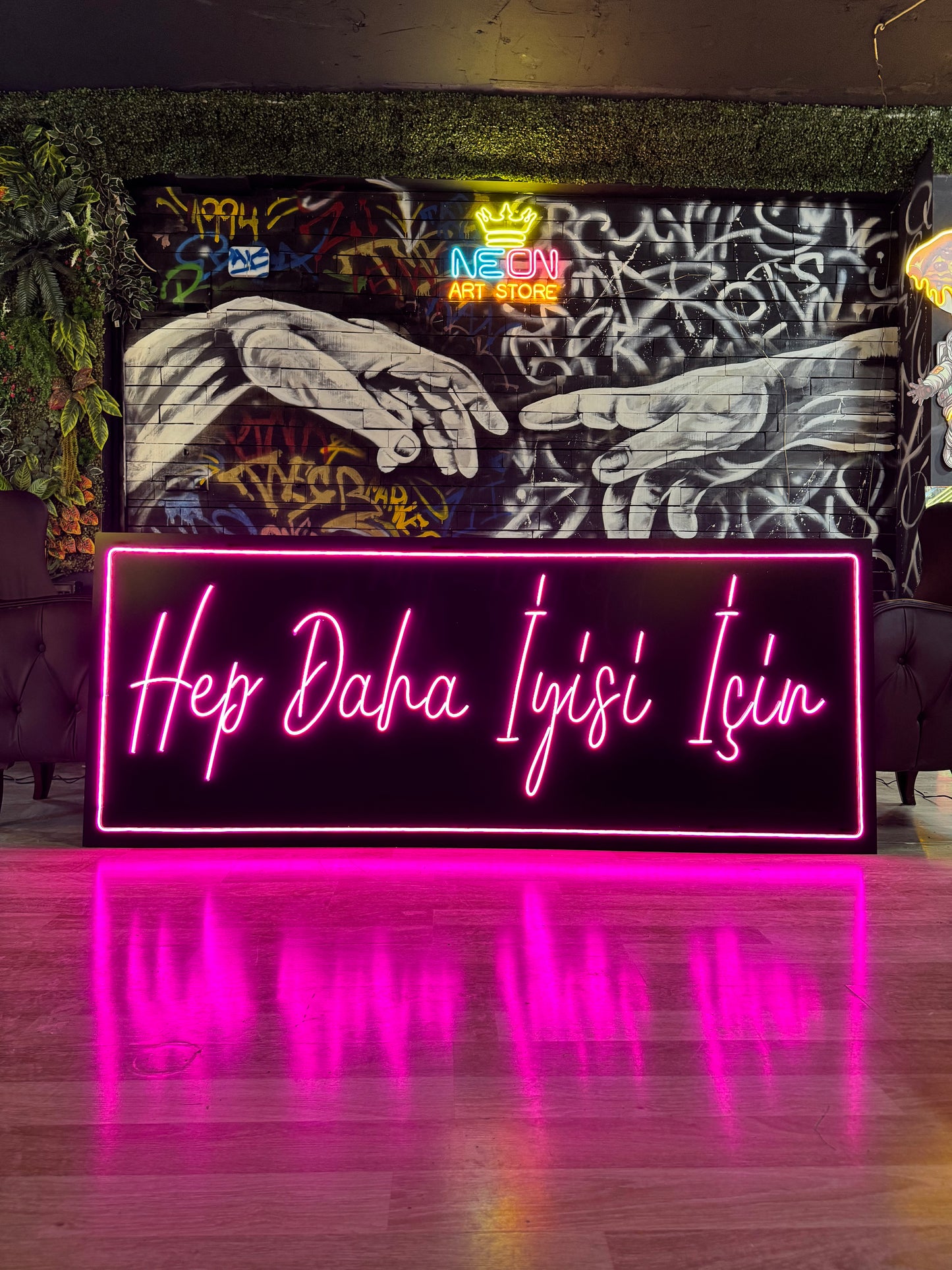 Hep Daha İyisi İçin - Neon Tabela