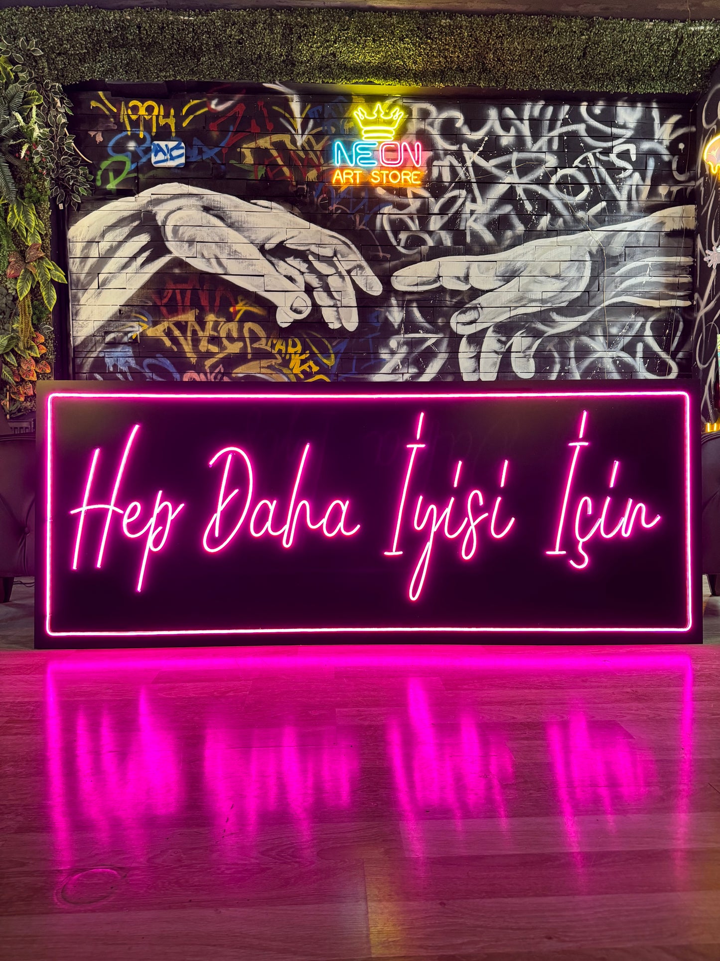 Hep Daha İyisi İçin - Neon Tabela