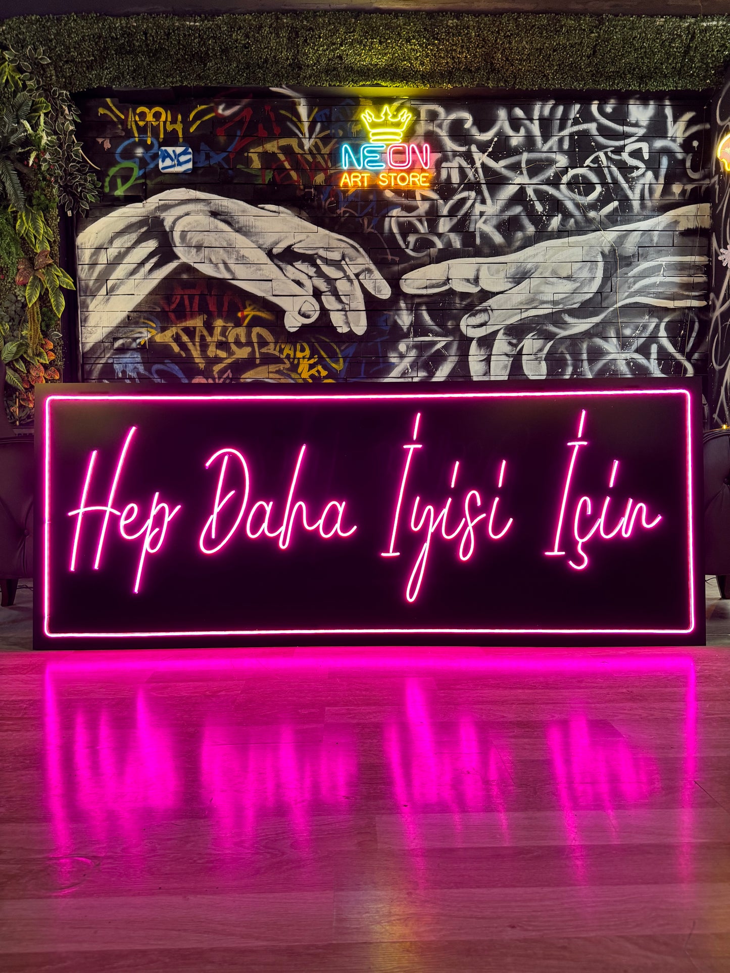 Hep Daha İyisi İçin - Neon Tabela