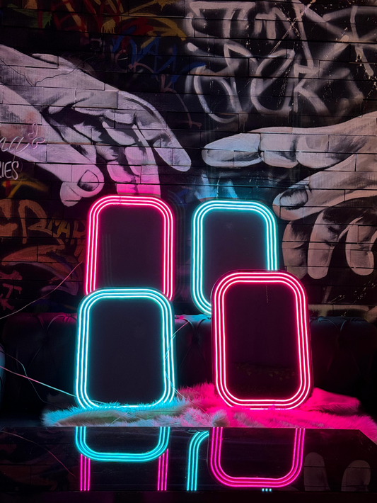 Neon Çerçeveli Ayna - Mekanınıza Modern Bir Dokunuş