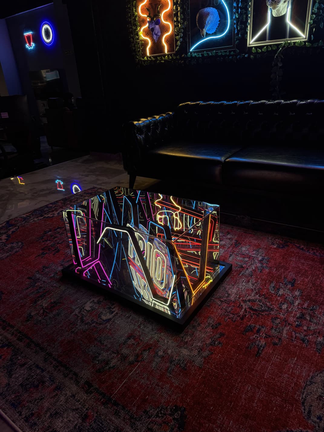 Premium Neon Sehpa