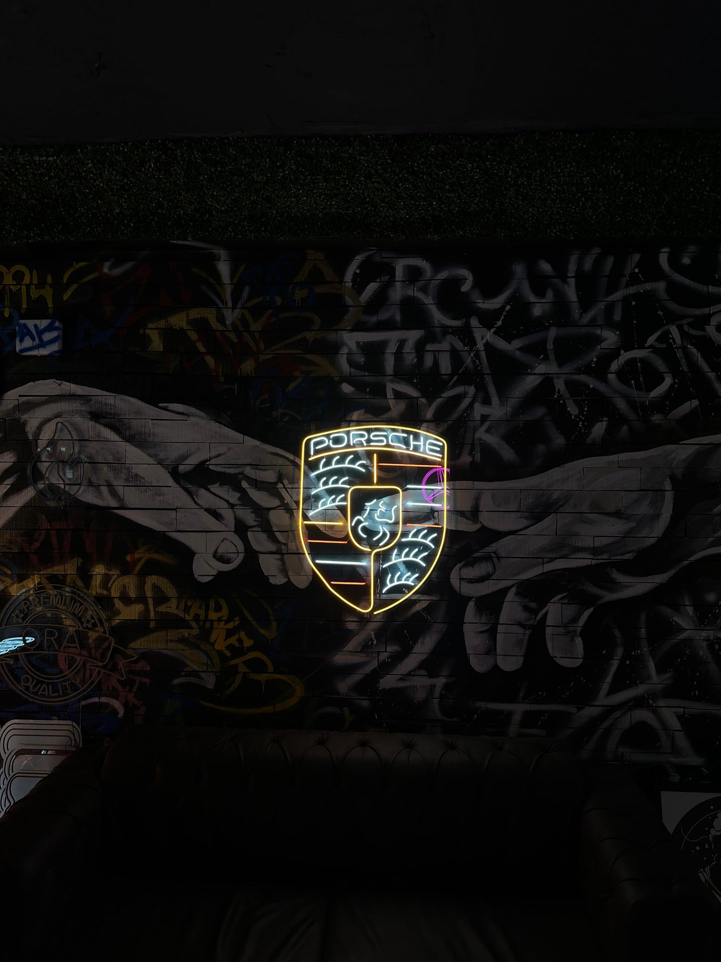Custom Neon Porsche Logo Duvar Dekoru